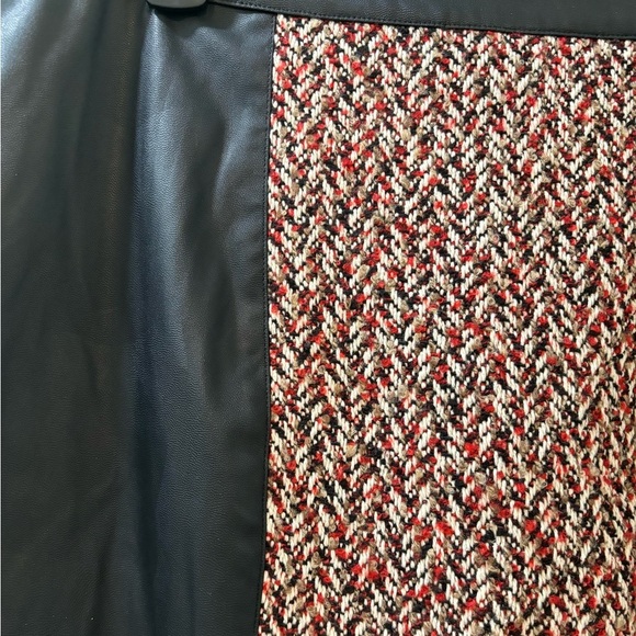 BCBG MaxAzria Faux Leather Tweed Mini Skirt Size Large Chic Preppy - Picture 2 of 5